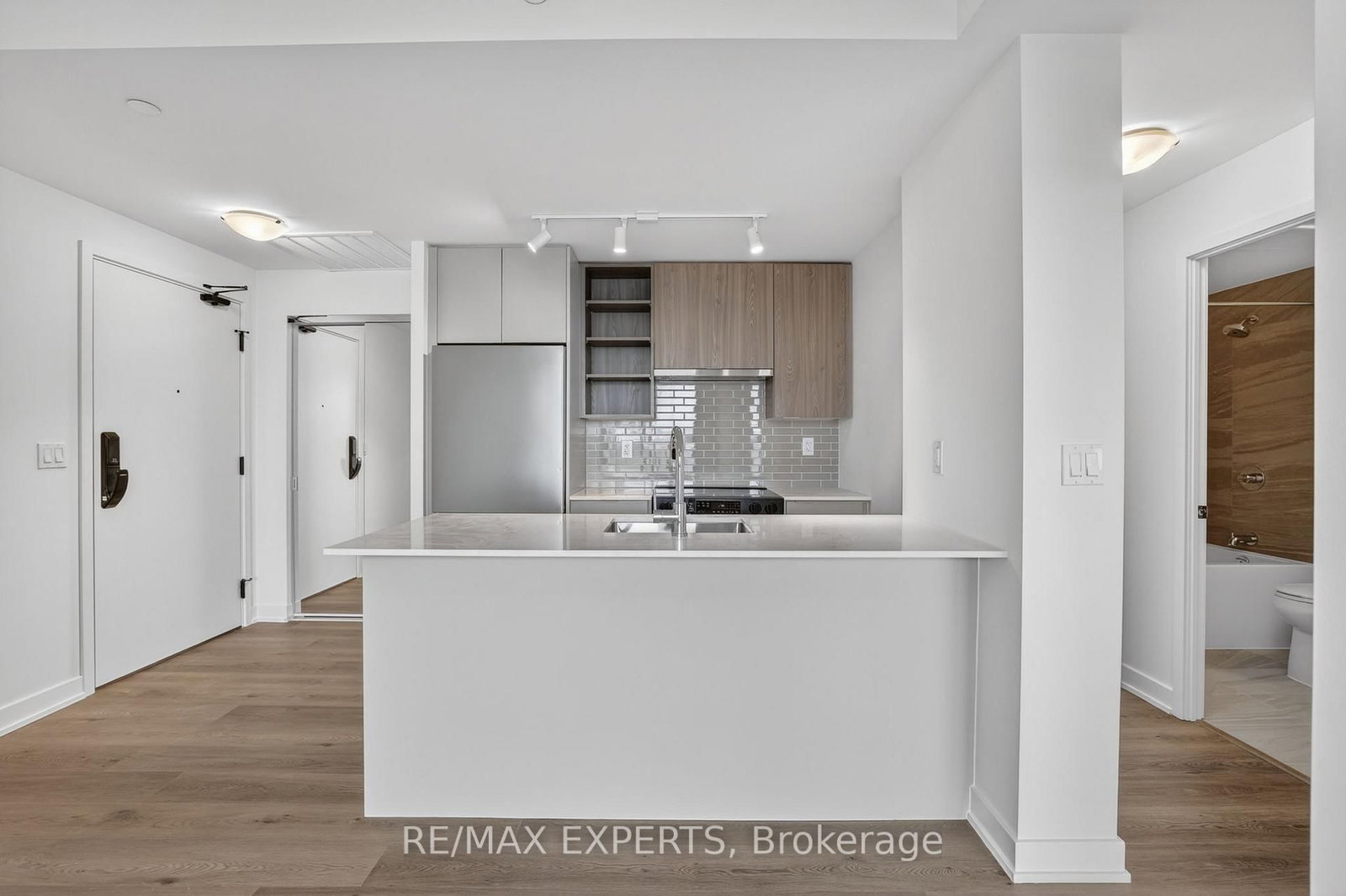 2075 Lakeshore Road, Unit 601 - Photo 13