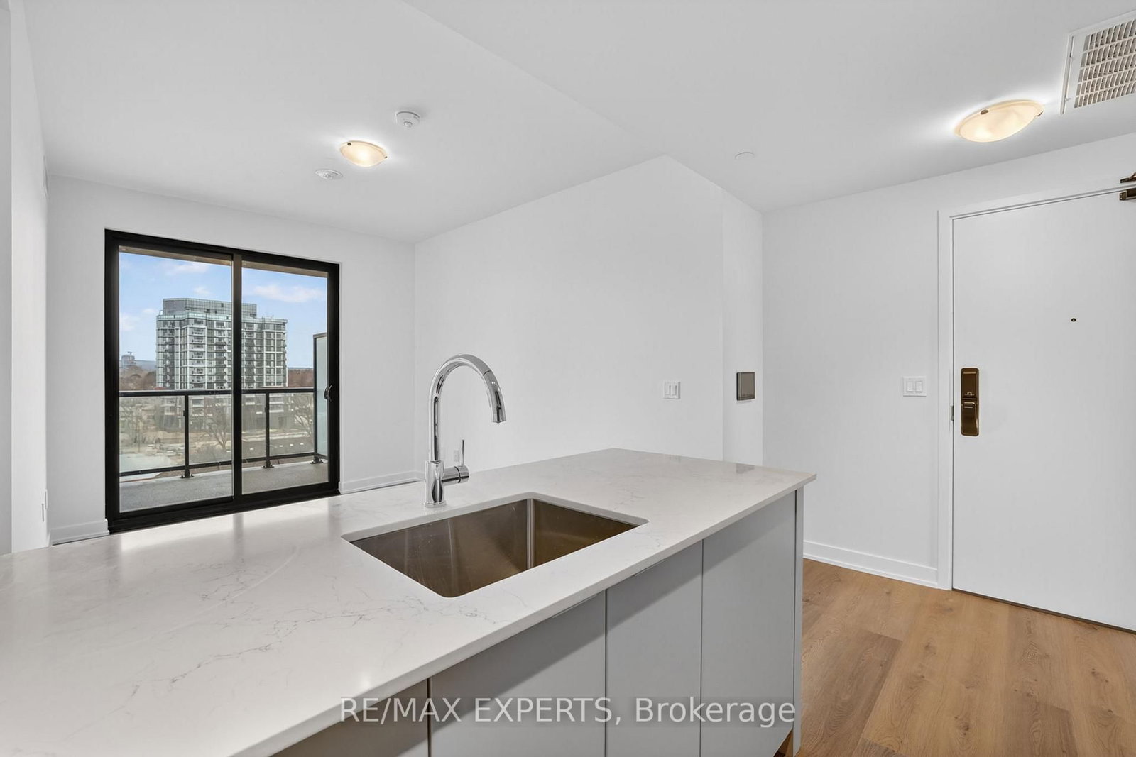 2075 Lakeshore Road, Unit 601 - Photo 15