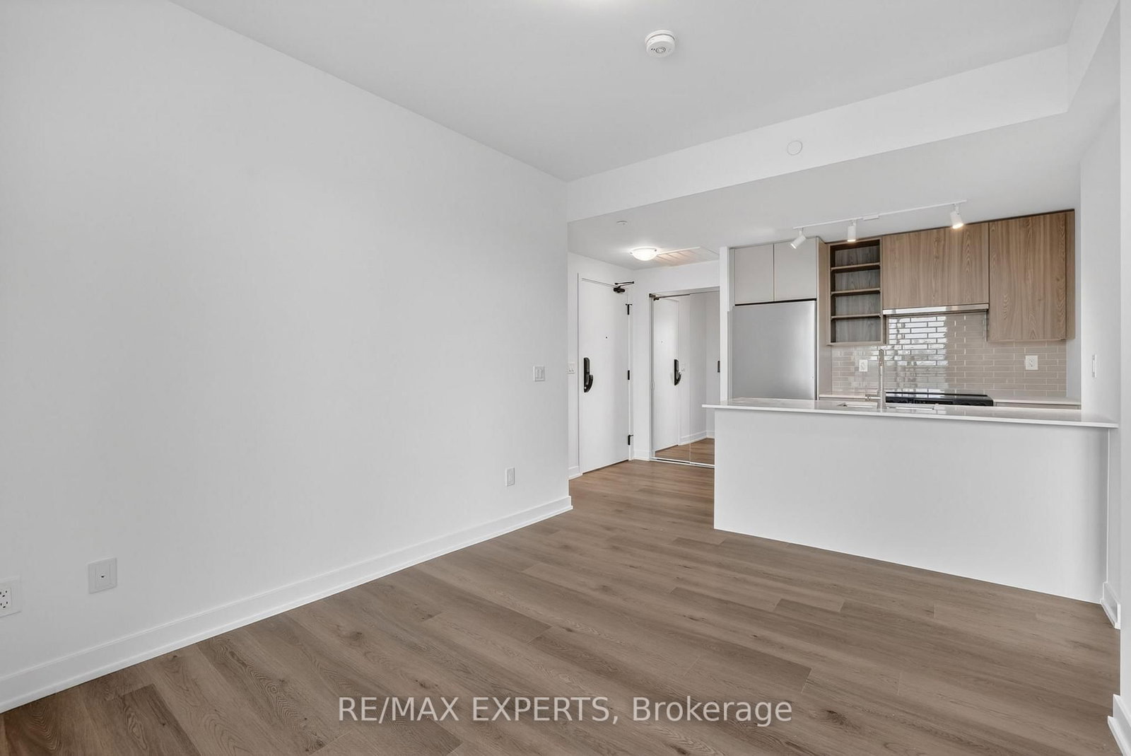2075 Lakeshore Road, Unit 601 - Photo 20