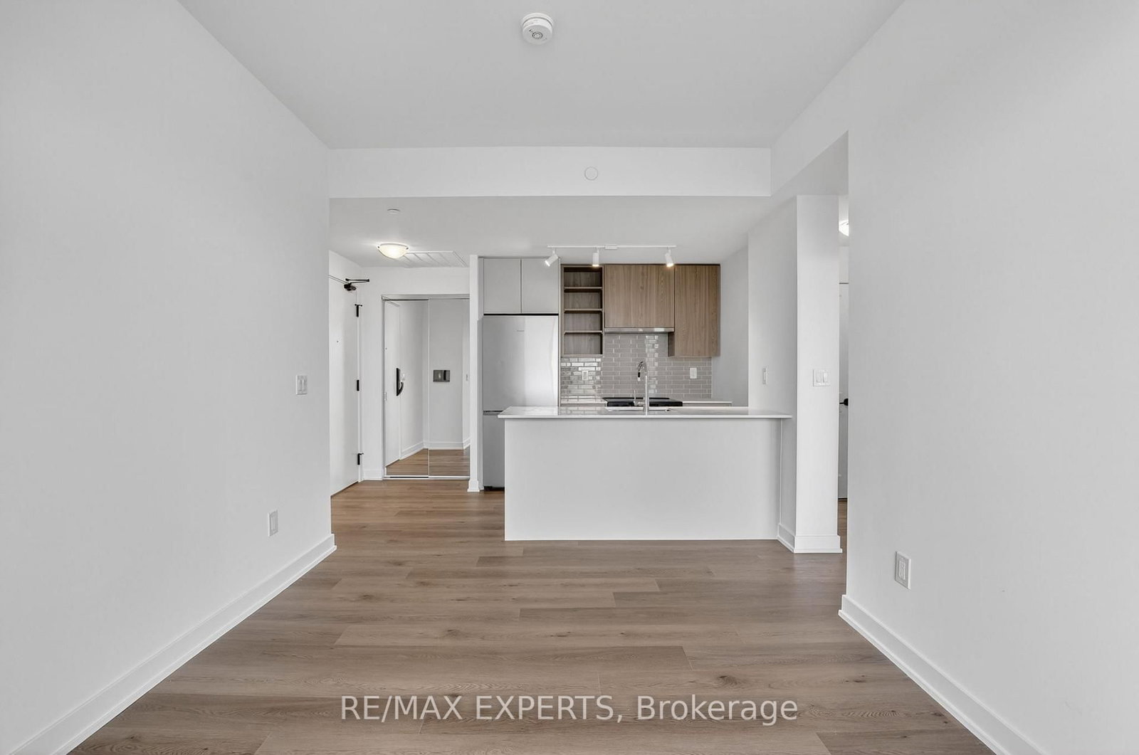 2075 Lakeshore Road, Unit 601 - Photo 21