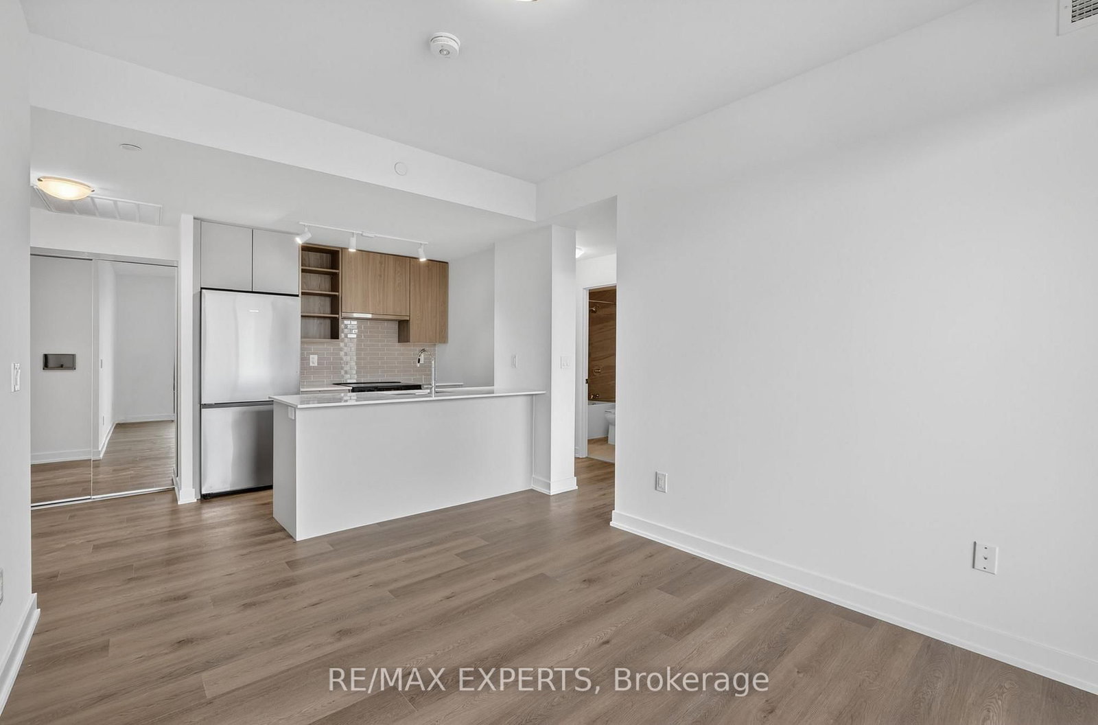 2075 Lakeshore Road, Unit 601 - Photo 22