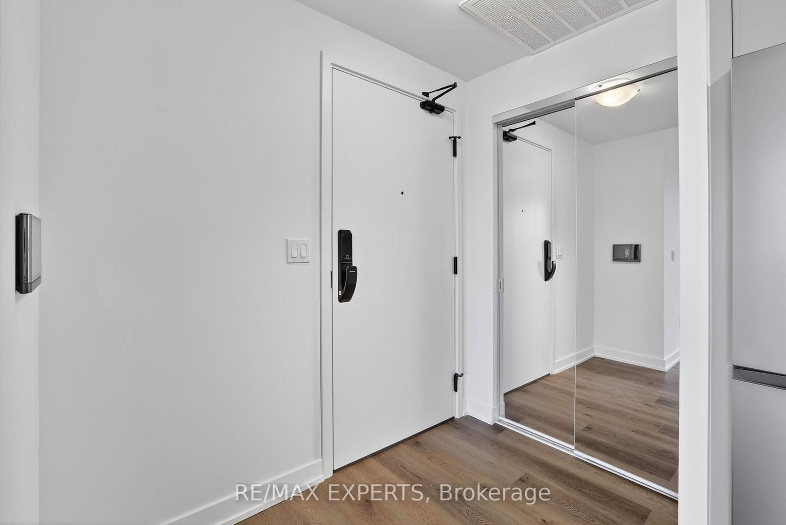 2075 Lakeshore Road, Unit 601 - Photo 7