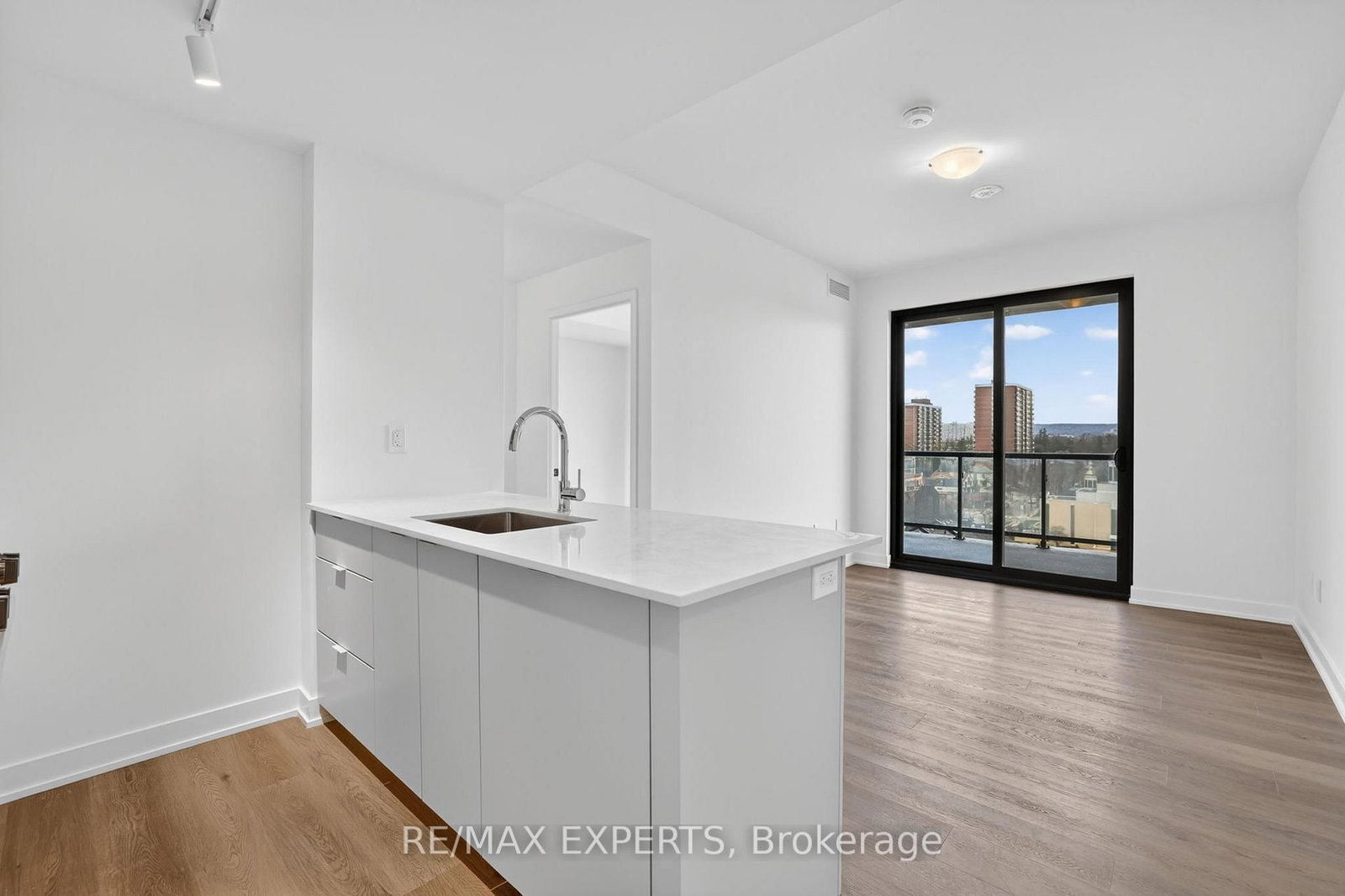 2075 Lakeshore Road, Unit 601 - Photo 9