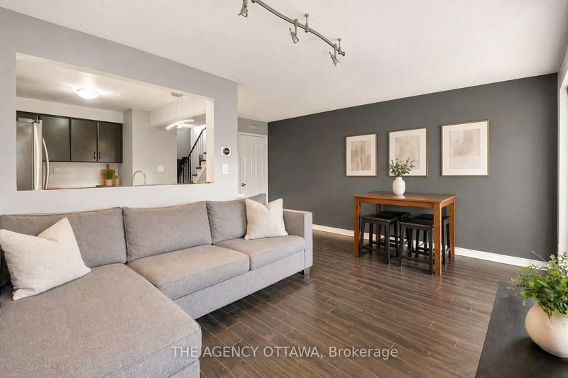 10 Collins Cres, Brampton, L6V 3M9 | Image 2