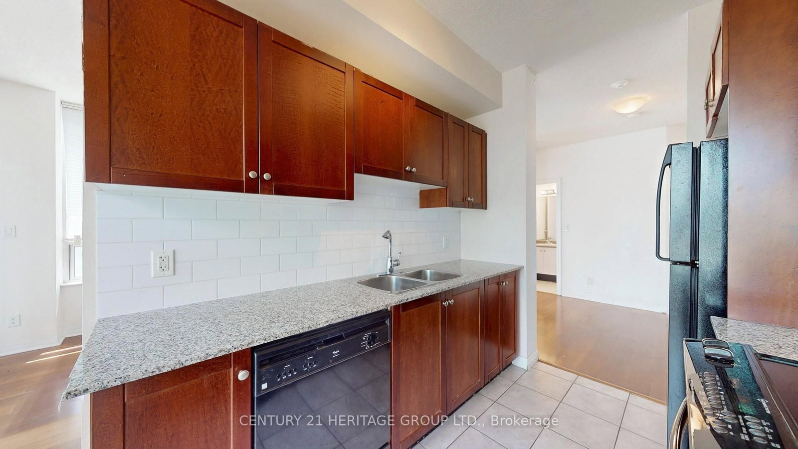 1359 Rathburn Road E, Unit 405 - Photo 17