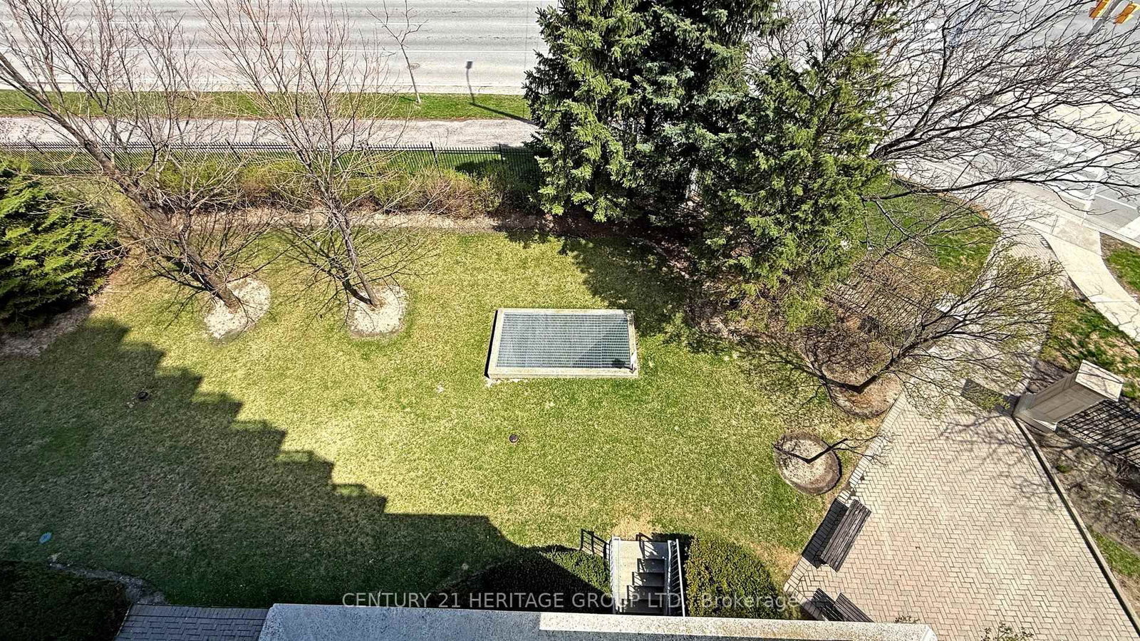 1359 Rathburn Road E, Unit 405 - Photo 38