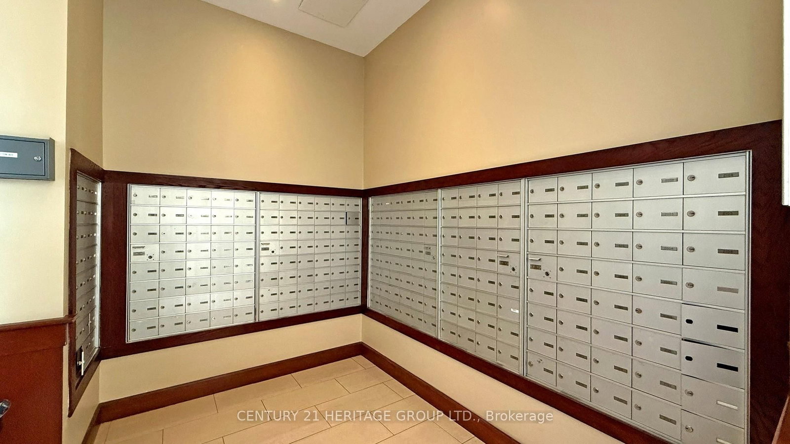 1359 Rathburn Road E, Unit 405 - Photo 44