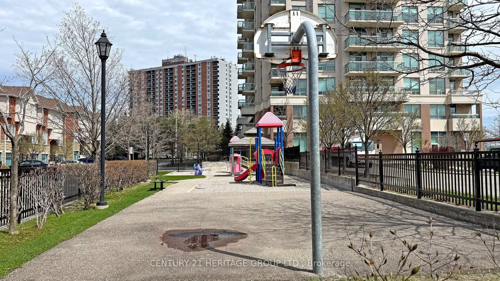 1359 Rathburn Road E, Unit 405 - Photo 45