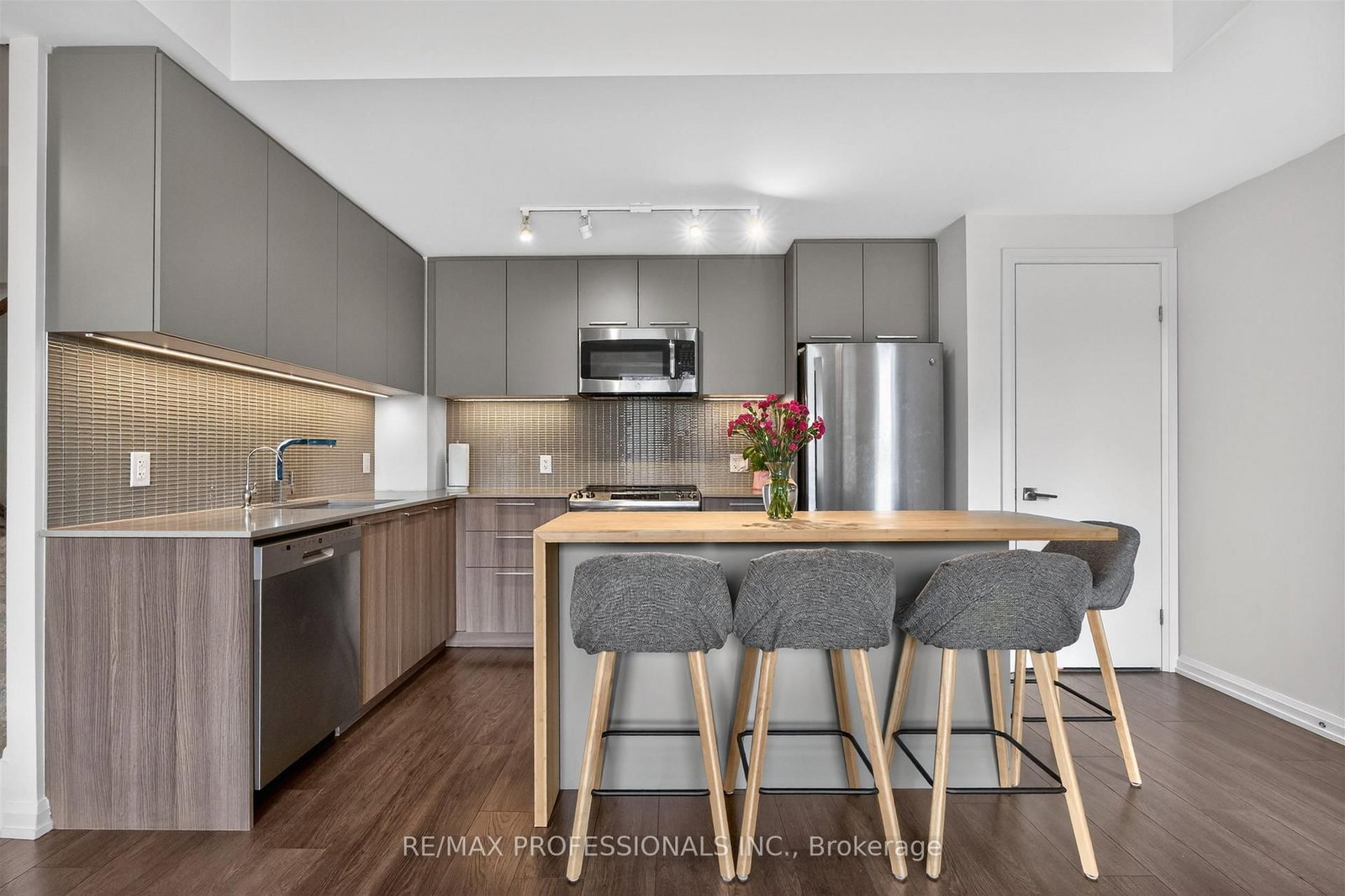 10 Brin Drive, Unit TH48 - Photo 8