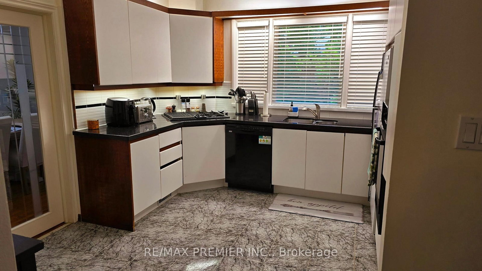 11 Northolt Court - Photo 5