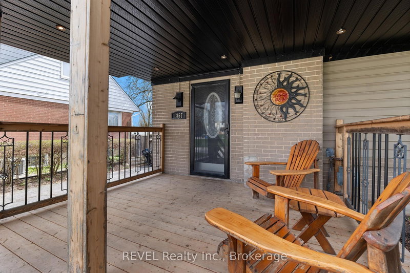 1367 St Marys Cres, Burlington, L7P 1S1 | Image 2