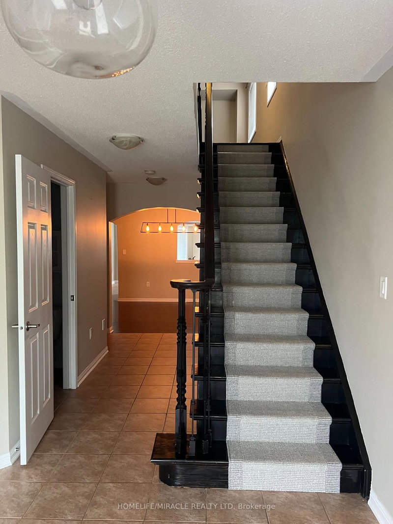 870 Mcewan Dr, Milton, L9T 6P5 | Image 3