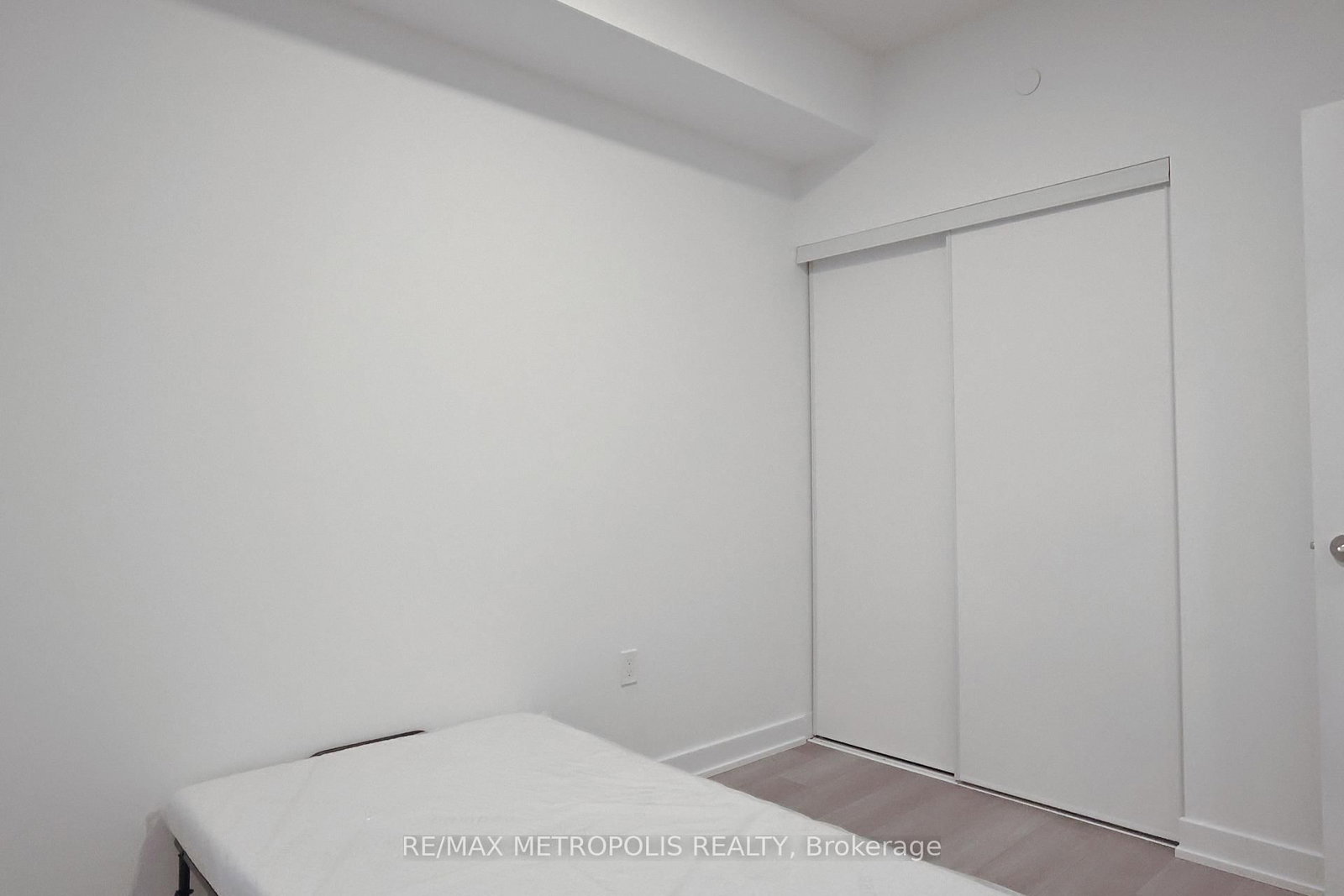 15 Skyridge Drive, Unit 517 - Photo 7