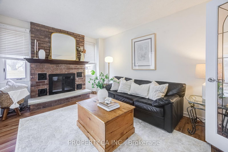 10 Mara Cres, Brampton, L6V 4C4 | Image 2