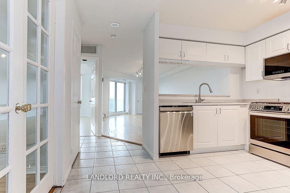 190 Manitoba Street, Unit 811 - Photo 4