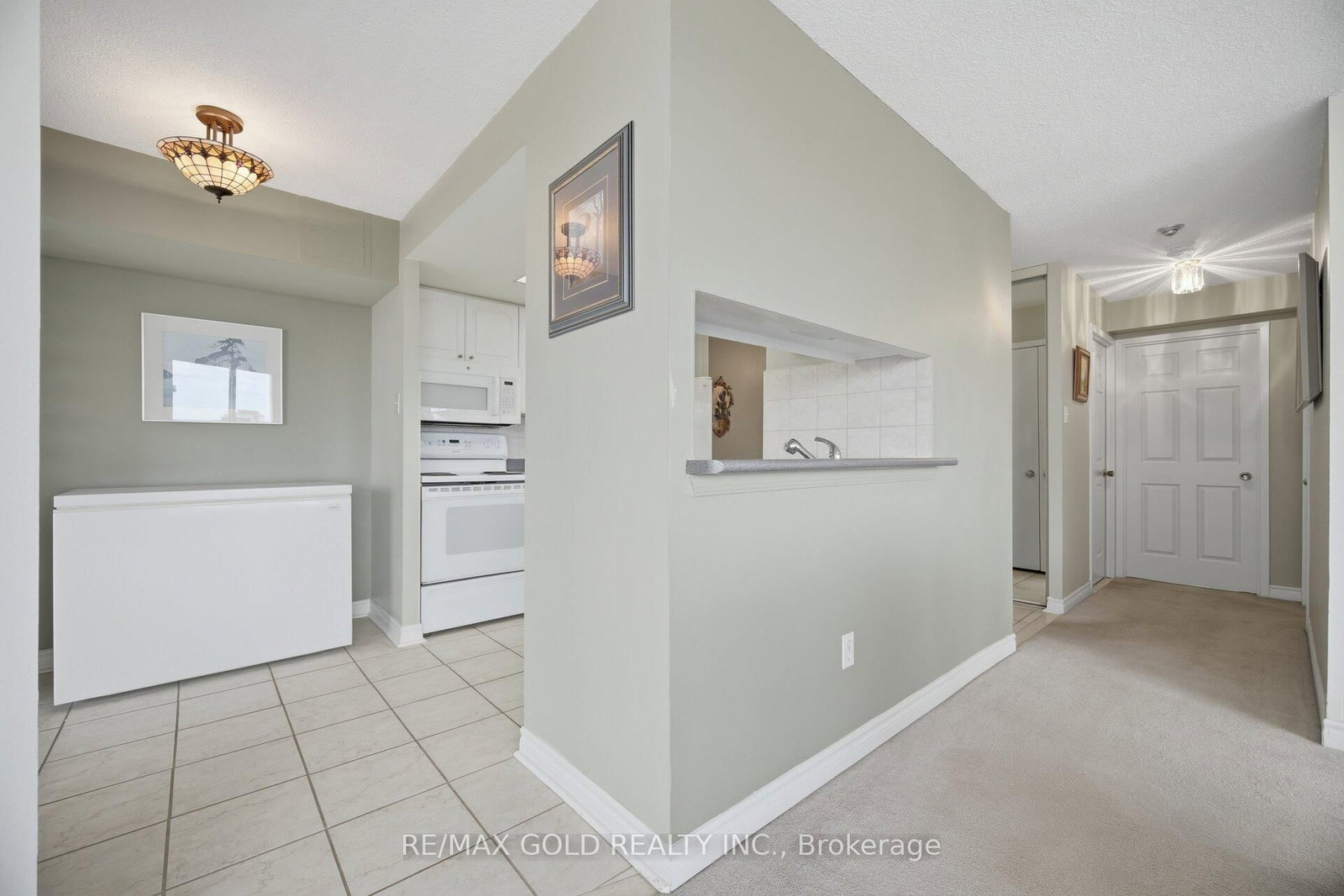 2091 Hurontario Street, Unit 908 - Photo 5