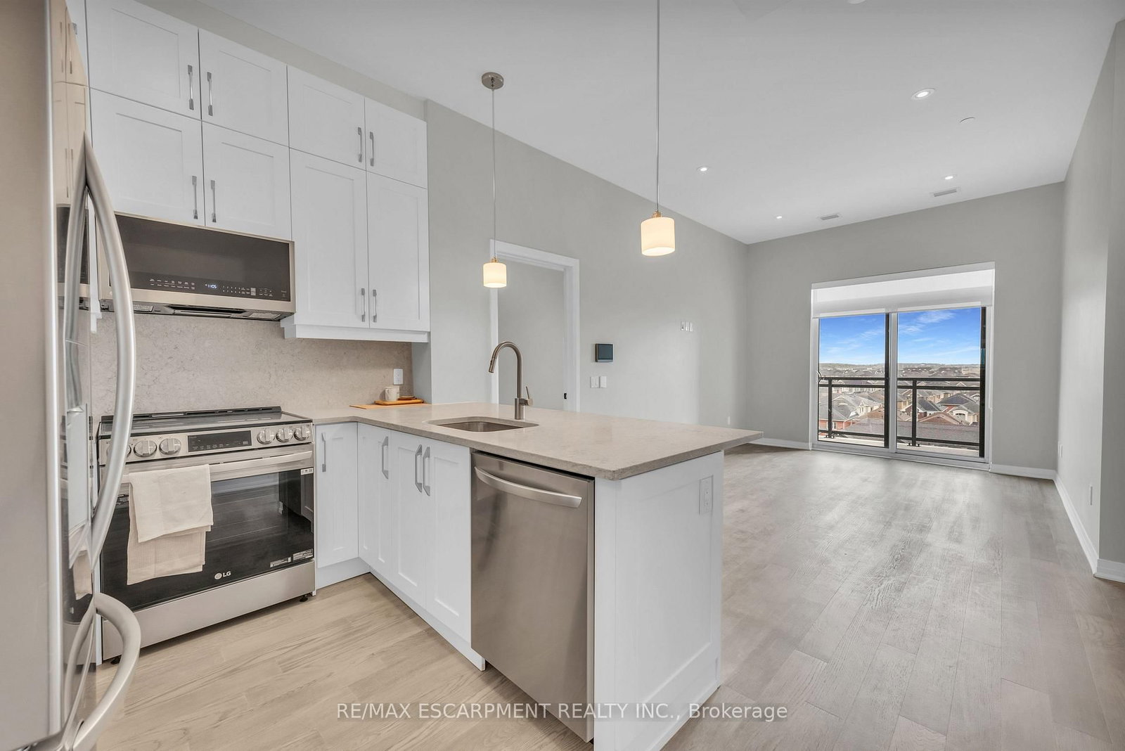 470 Gordon Krantz Avenue, Unit 601 - Photo 8