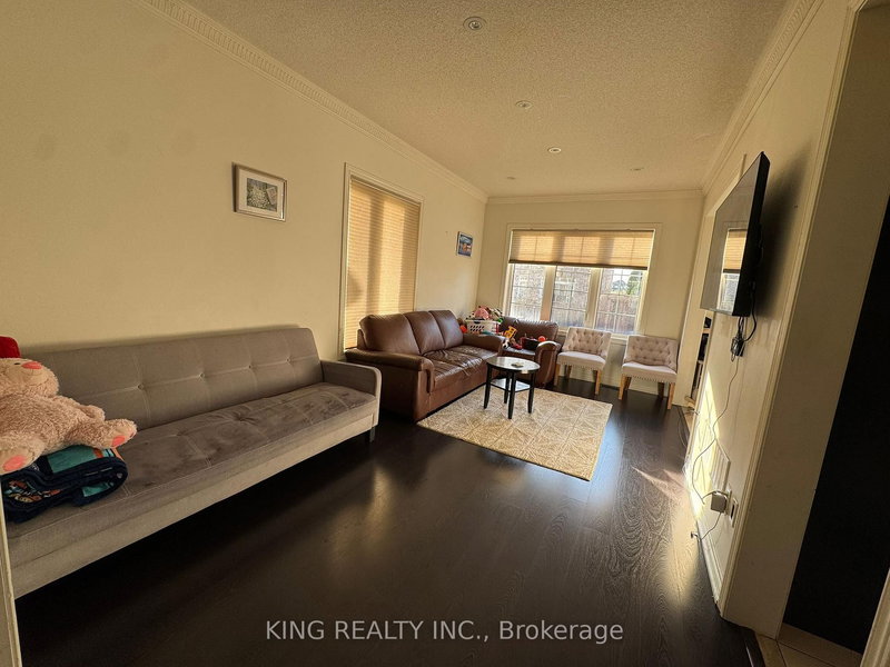 18 Eastlake Rd, Brampton, L7A 3S2 | Image 2