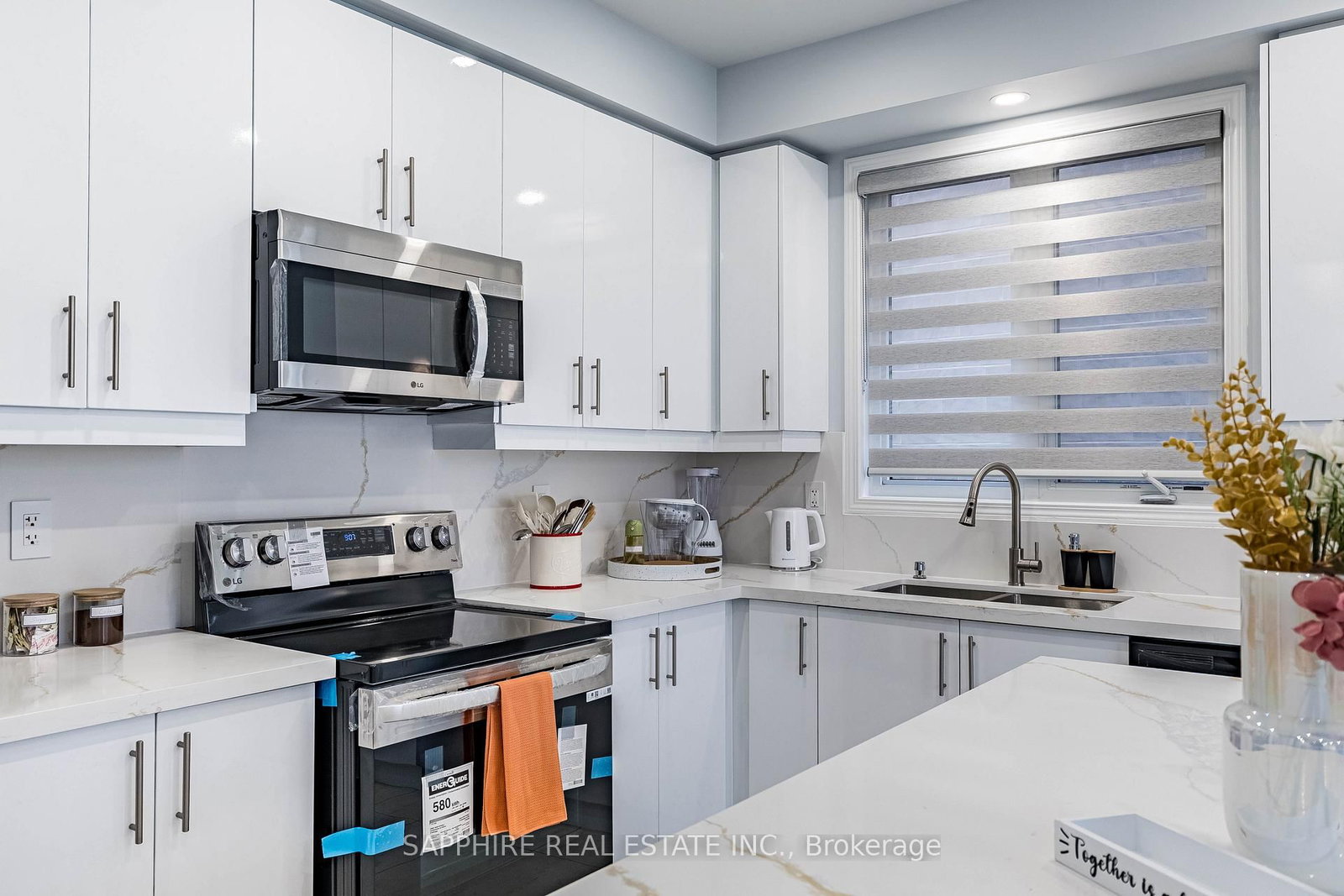 325 Trudeau Drive E - Photo 13