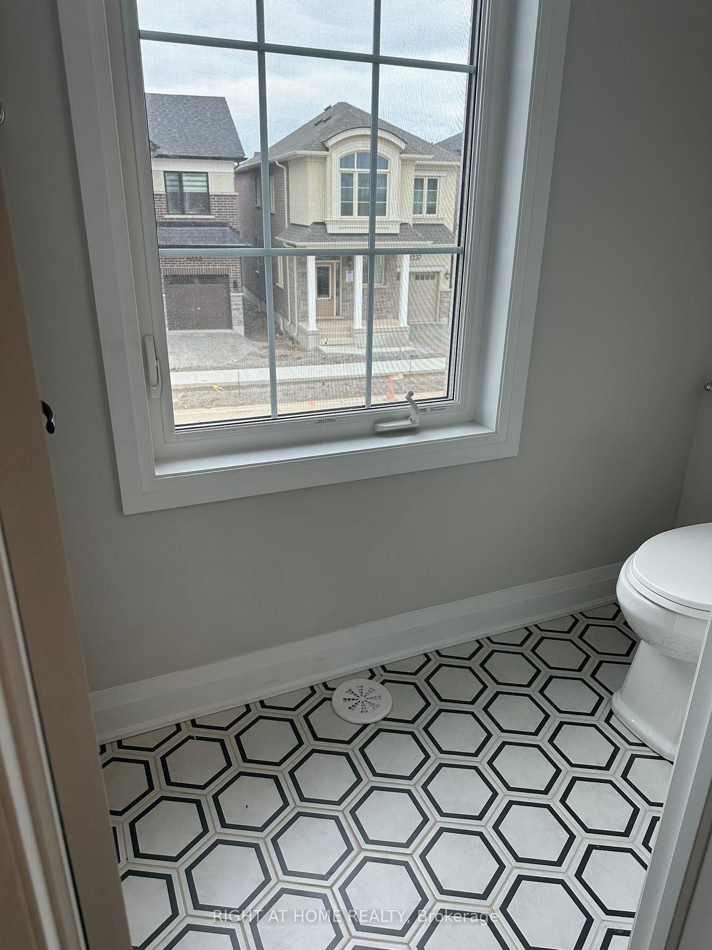 1593 Moira Crescent - Photo 14