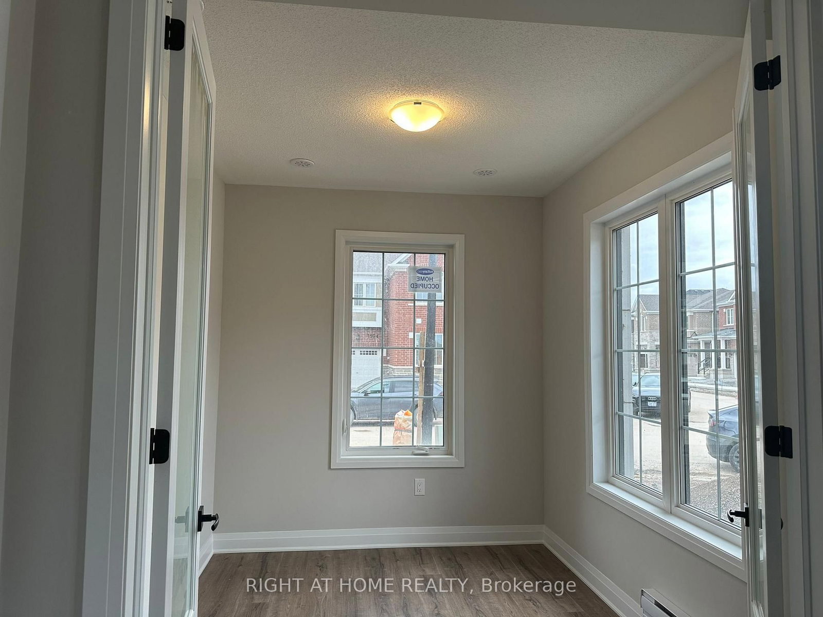 1593 Moira Crescent - Photo 4