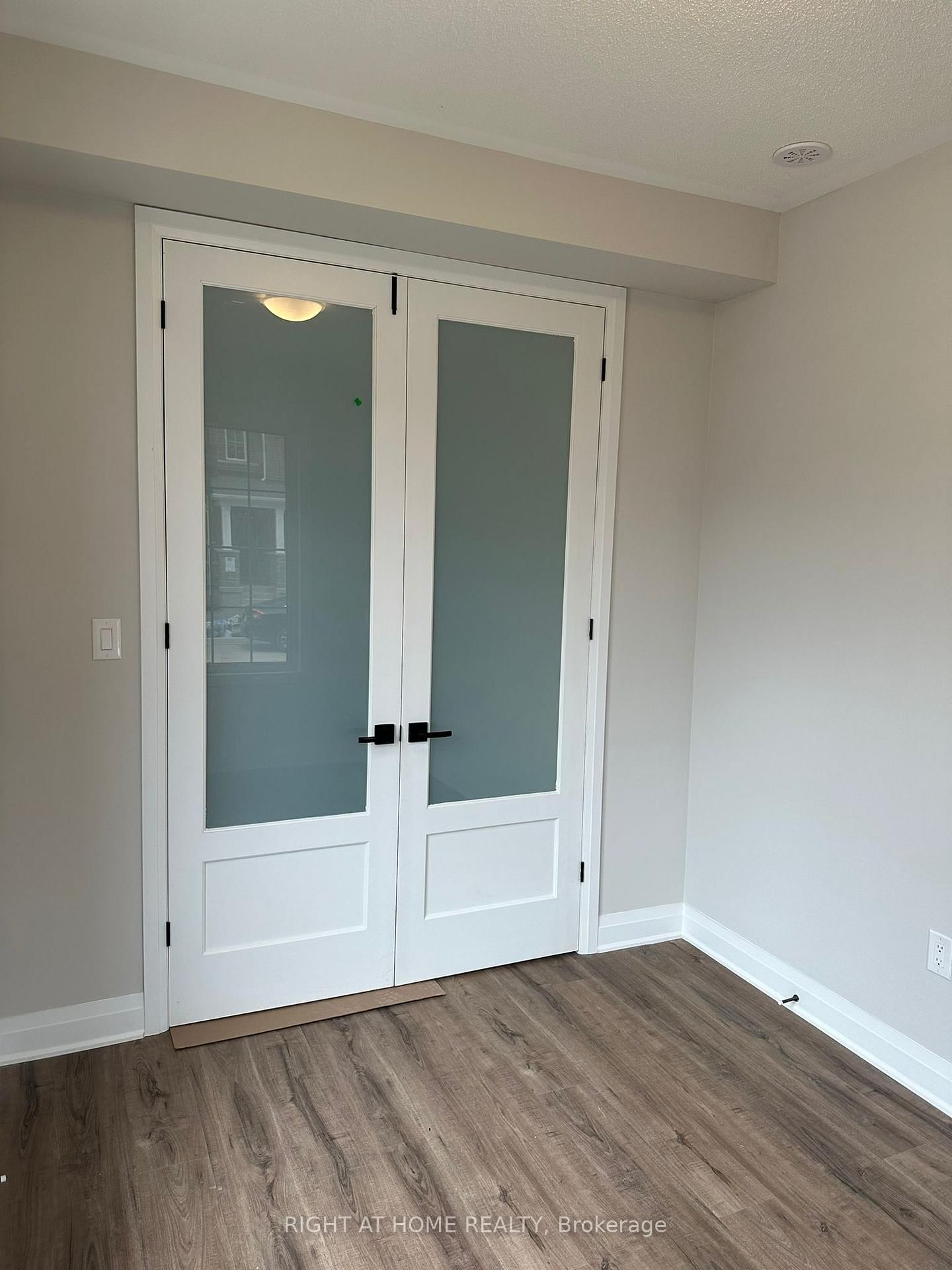 1593 Moira Crescent - Photo 5