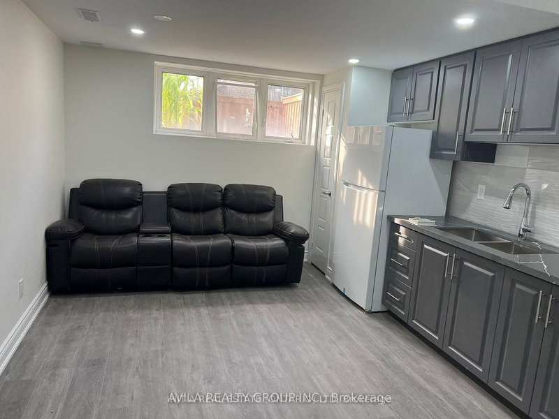 772 Magnolia Terr, Milton, L9E 1R4 | Image 3