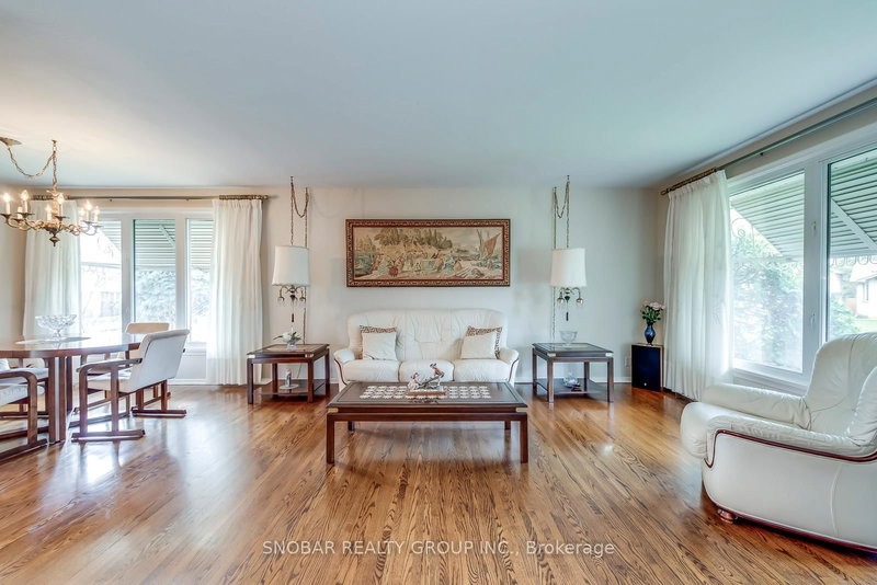 14 Tyler Pl, Toronto, M9R 1L9 | Image 3