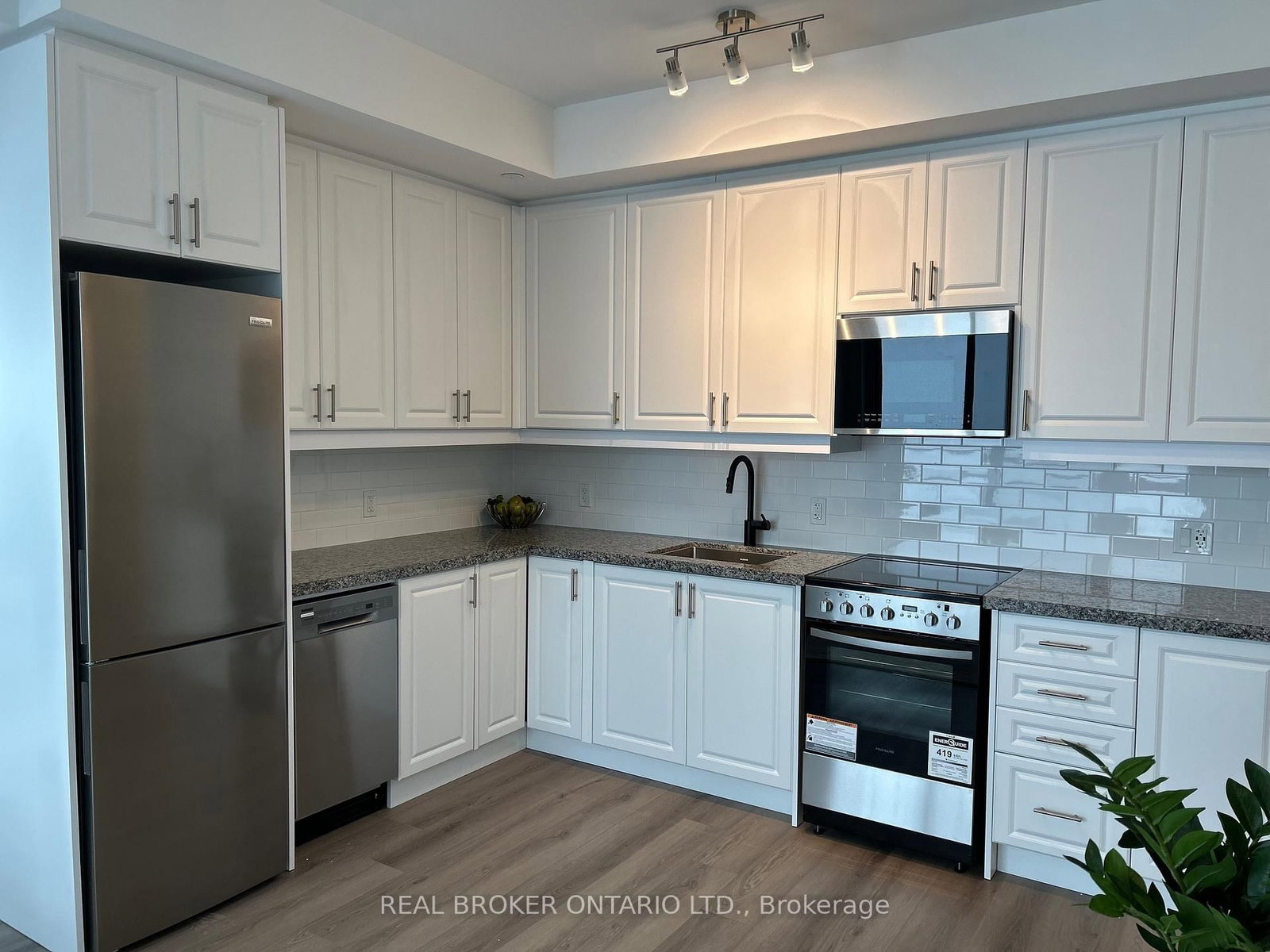 2333 Khalsa Gate, Unit 703 - Photo 2