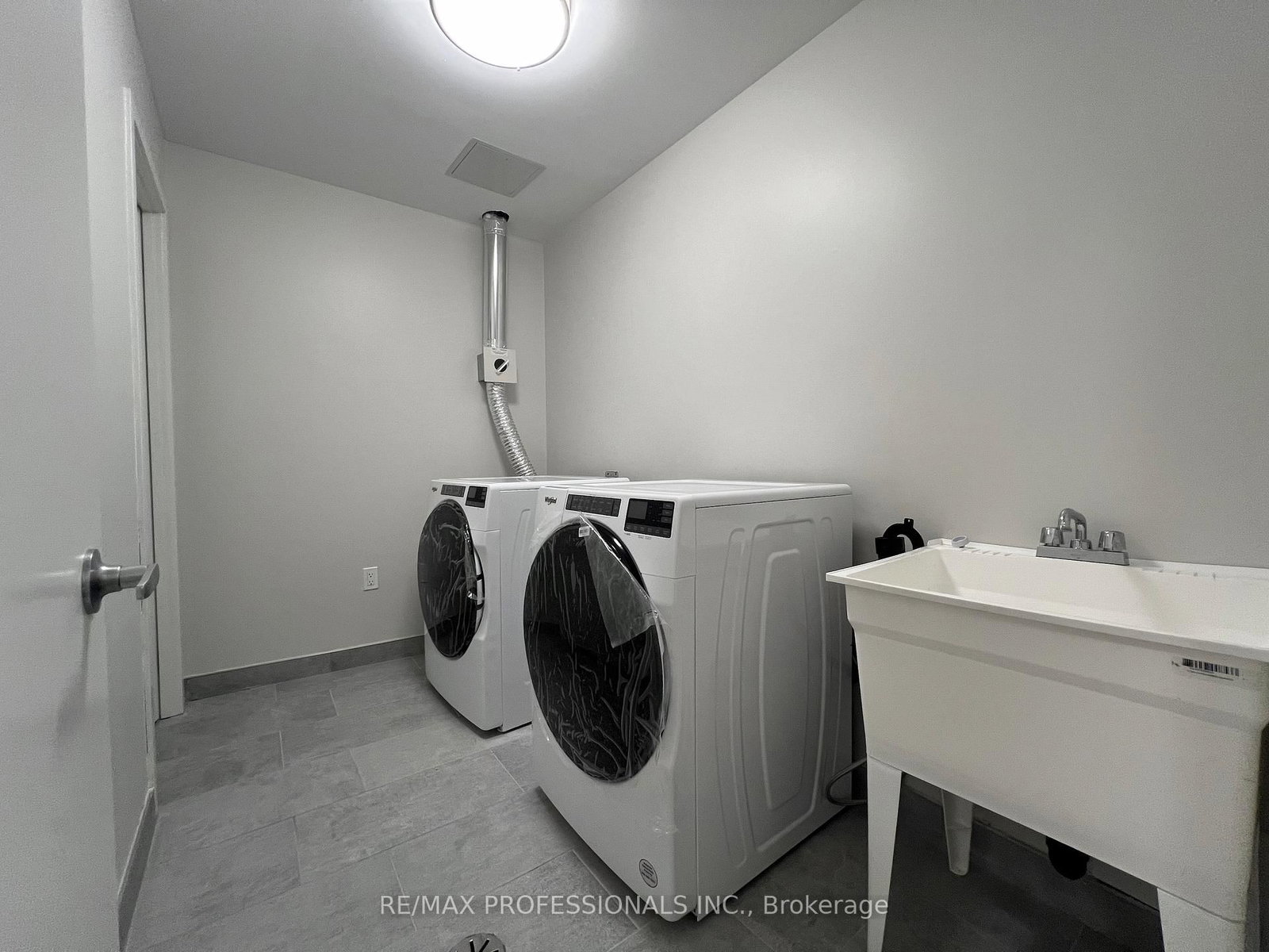 62 Dixfield Drive, Unit 106 - Photo 19