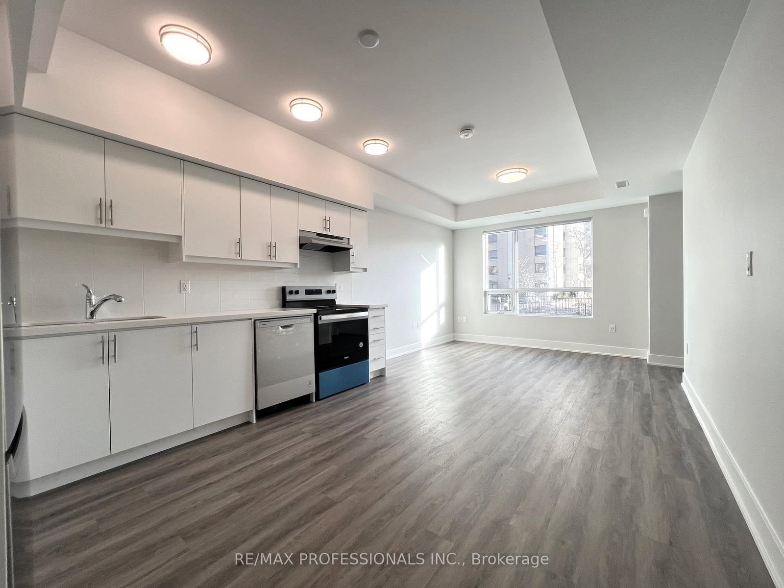 62 Dixfield Drive, Unit 106 - Photo 7