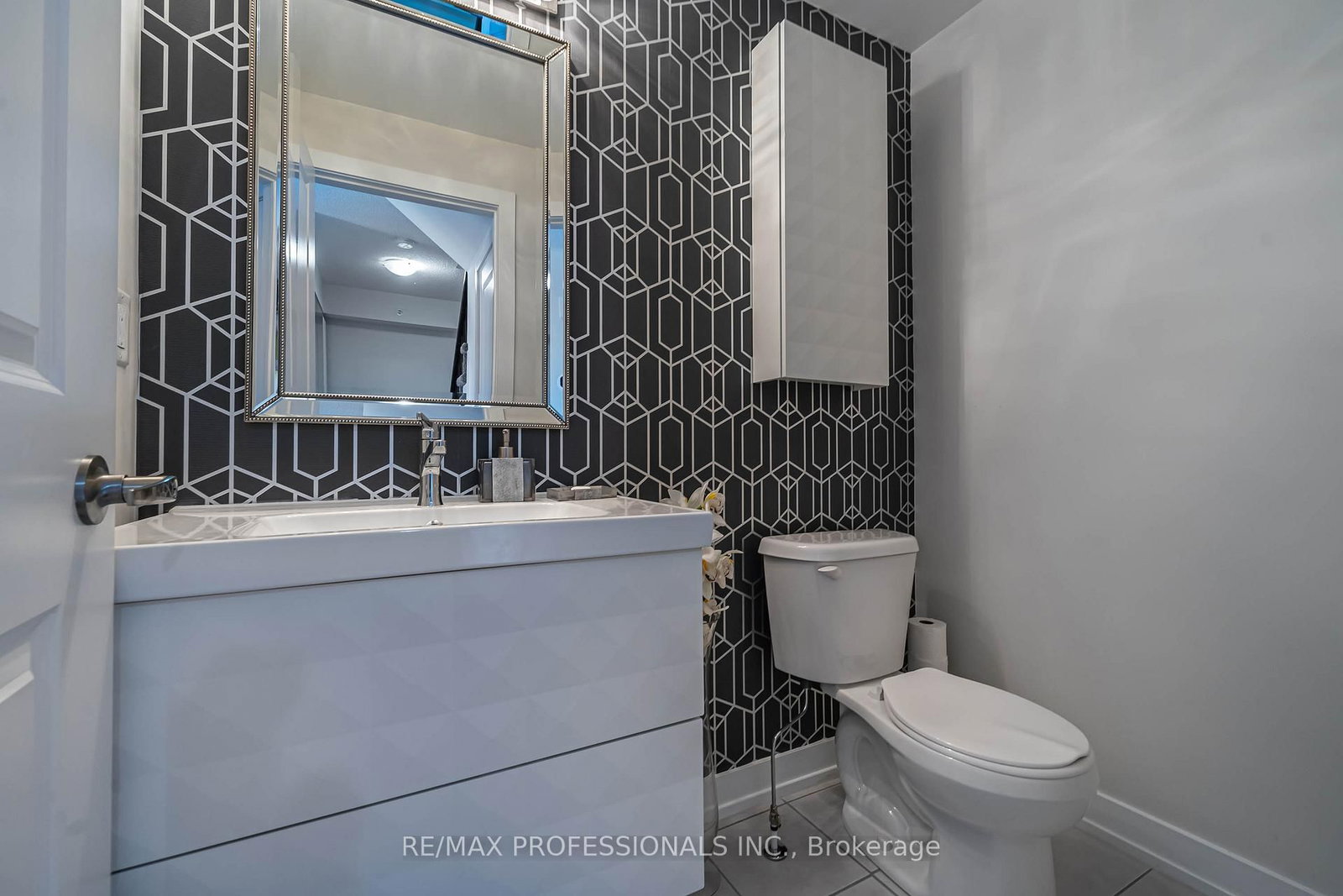 6 Drummond Street, Unit 320 - Photo 9