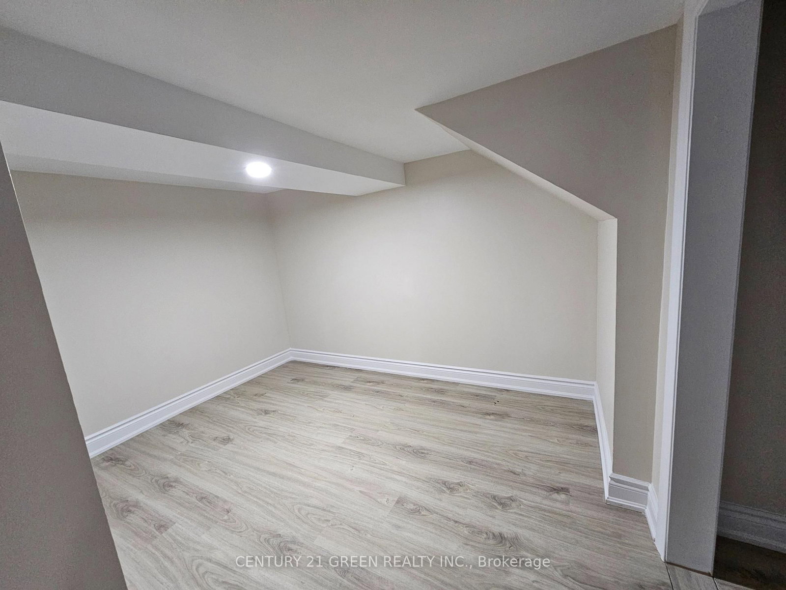 15172 Danby Road, Unit Bsmt - Photo 10