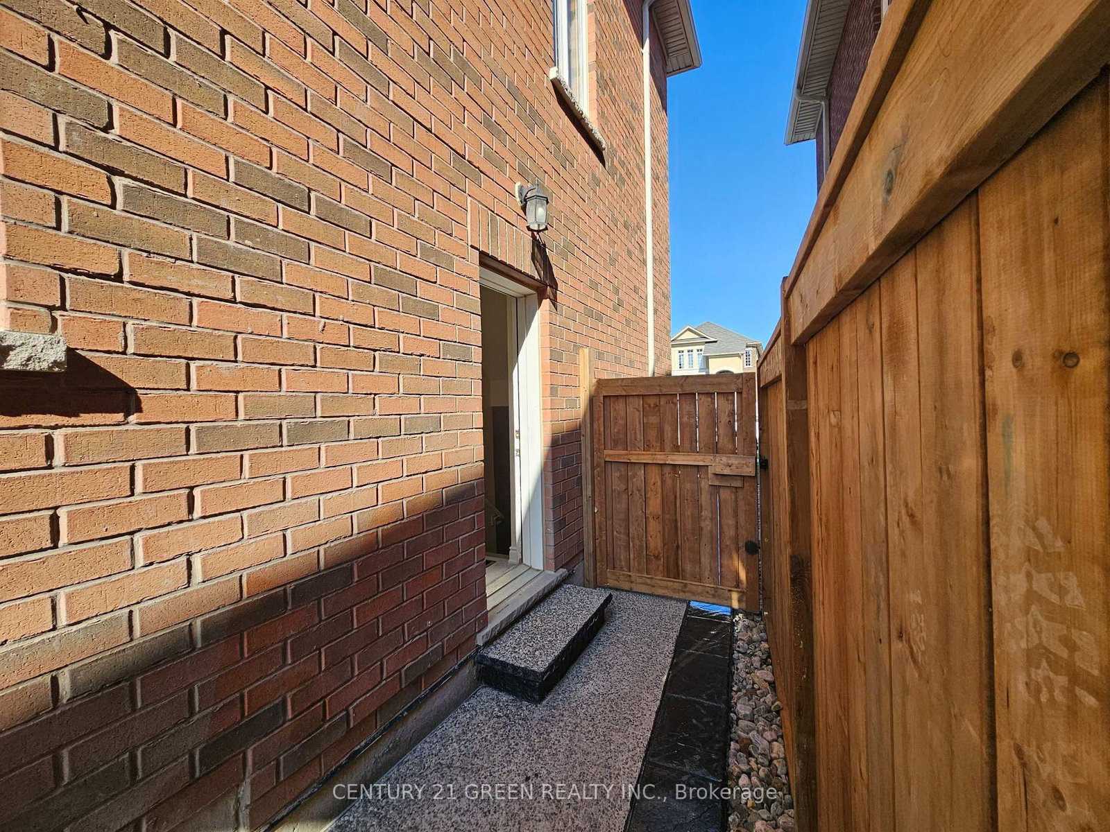 15172 Danby Road, Unit Bsmt - Photo 2