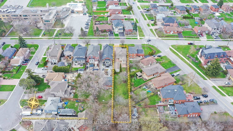 133 Cornelius Pkwy, Toronto, M6L 2K7 | Image 3