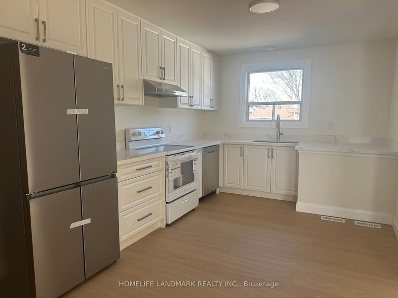 451 Sandmere Pl, Oakville, L6L 4G5 | Image 2