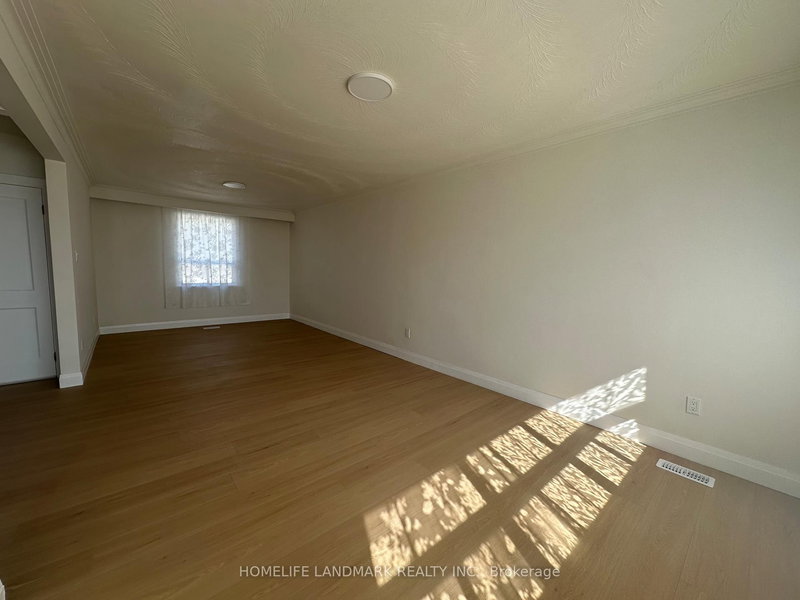 451 Sandmere Pl, Oakville, L6L 4G5 | Image 3