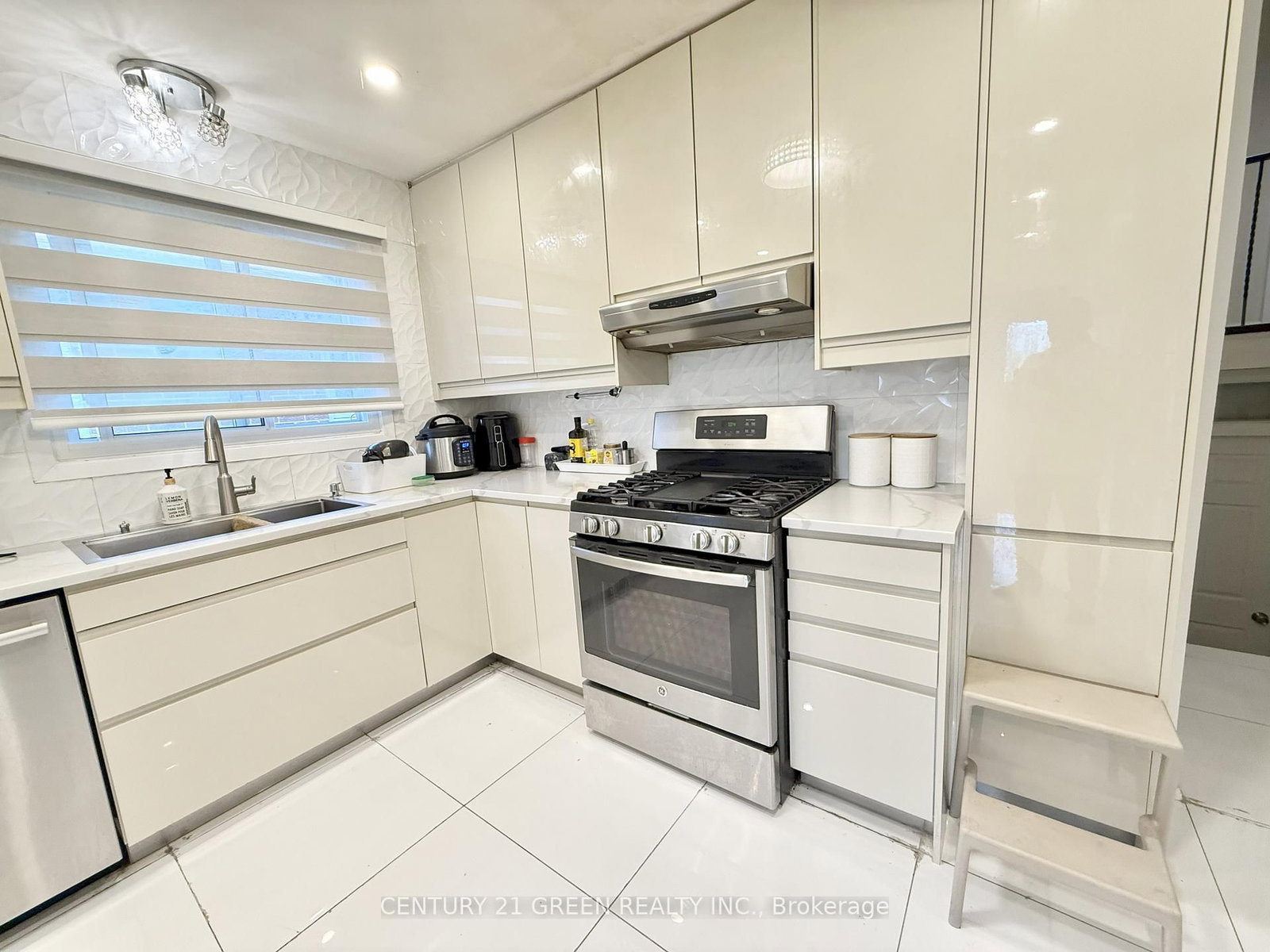 963 Lovingston Crescent, Unit Upper - Photo 11