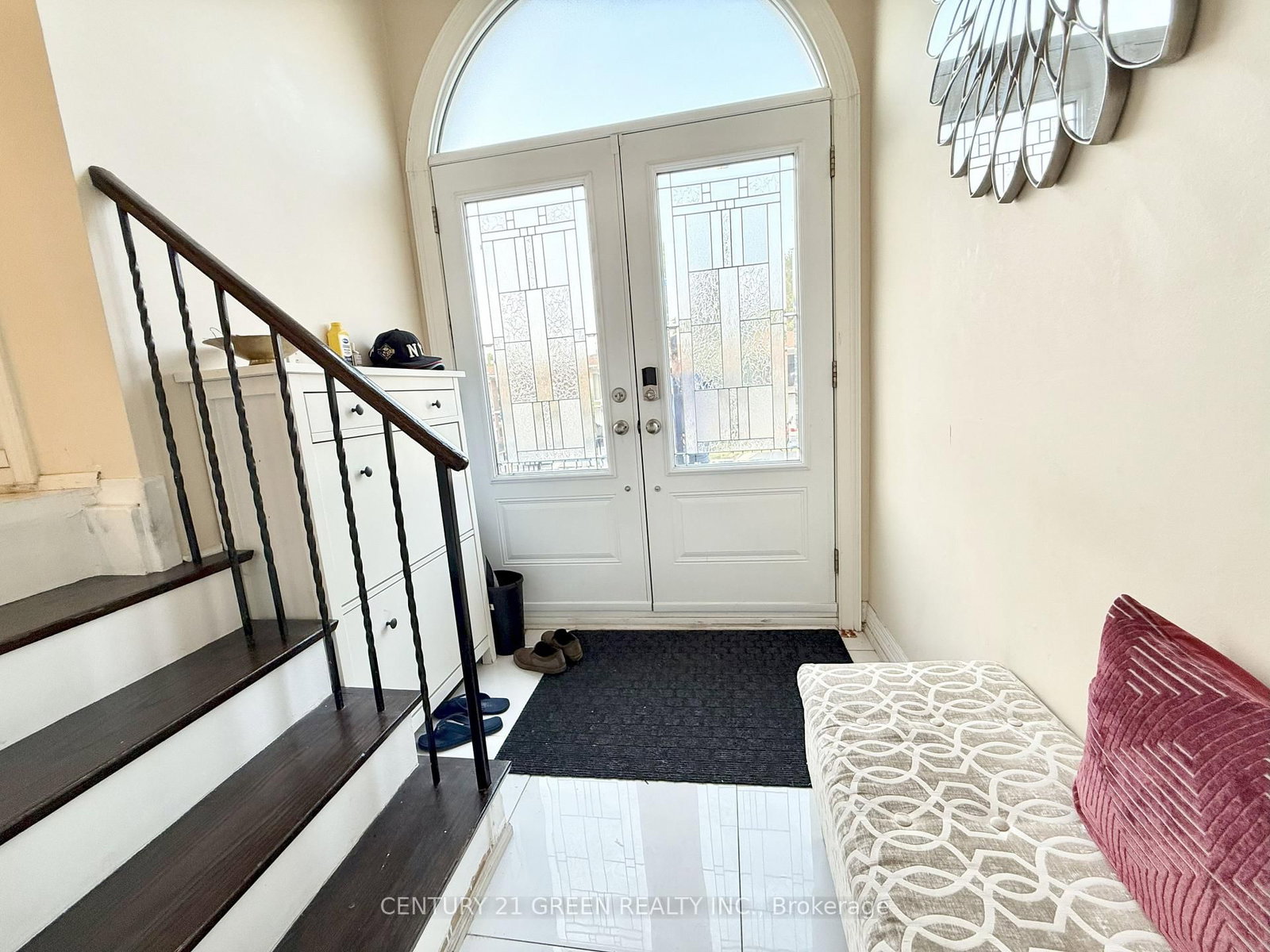 963 Lovingston Crescent, Unit Upper - Photo 2