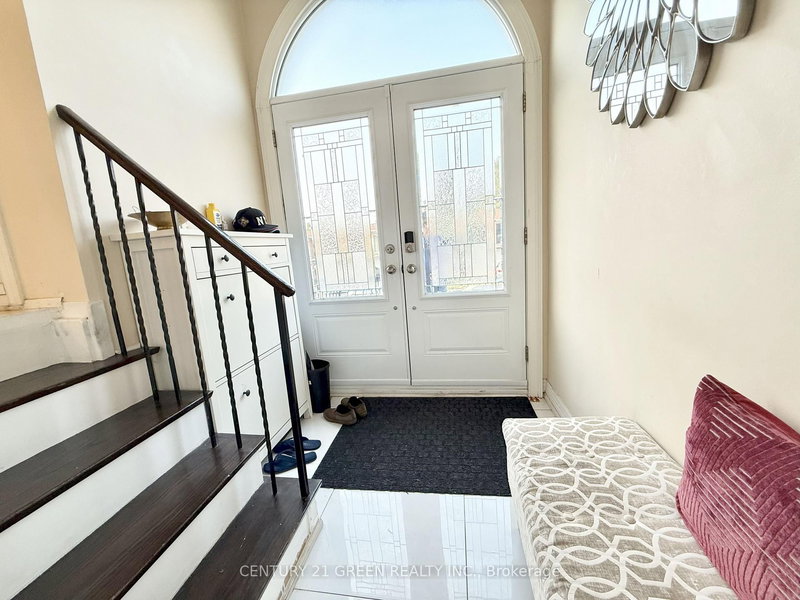 Upper - 963 Lovingston Cres, Mississauga, L4W 3V7 | Image 2