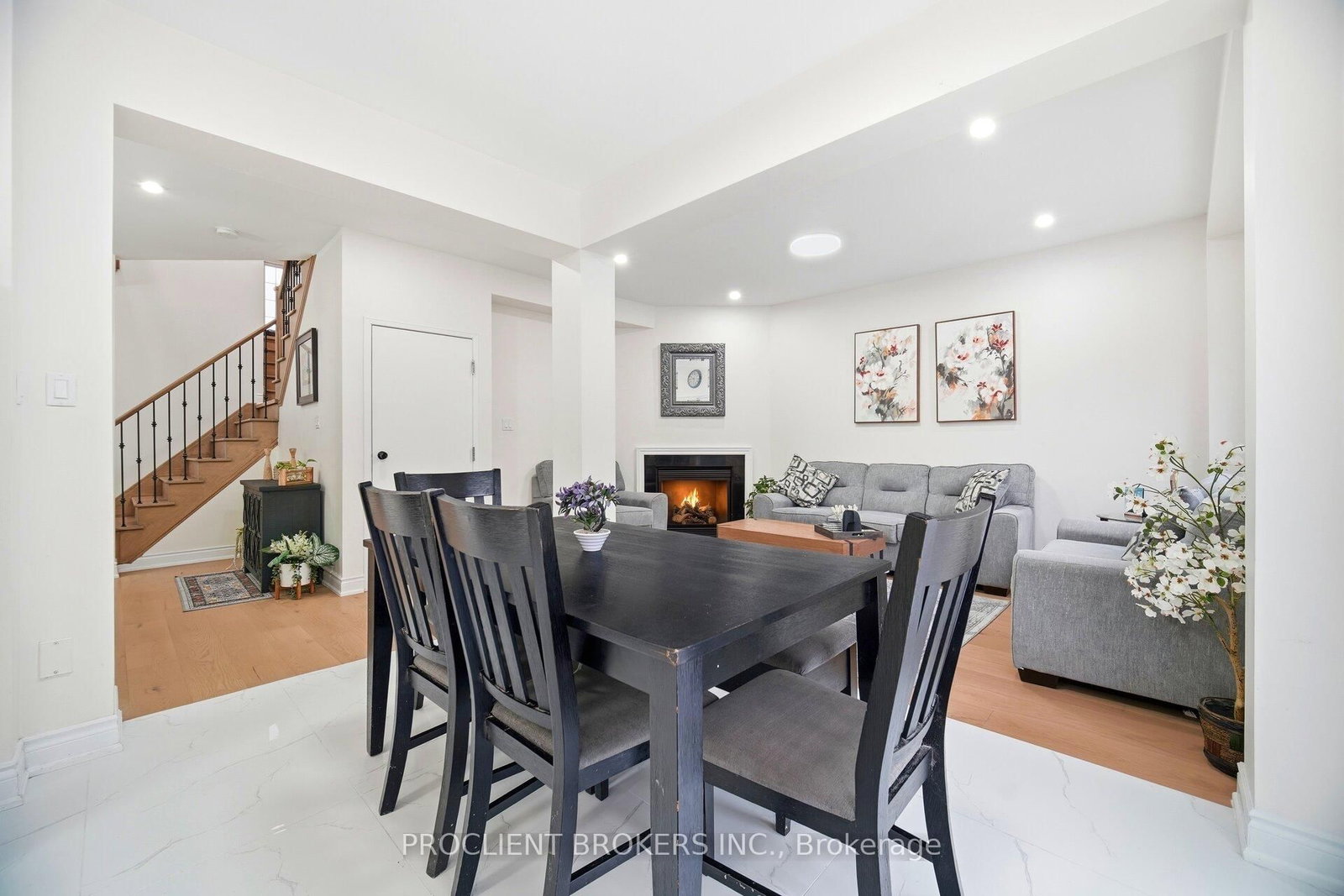 Detached House for sale at 459 Pettit Trail, Milton, Ontario, L9T 6N9 - Clarke - MLS: W13033642