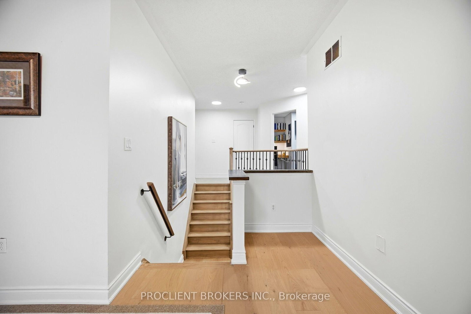 Detached House for sale at 459 Pettit Trail, Milton, Ontario, L9T 6N9 - Clarke - MLS: W13033642