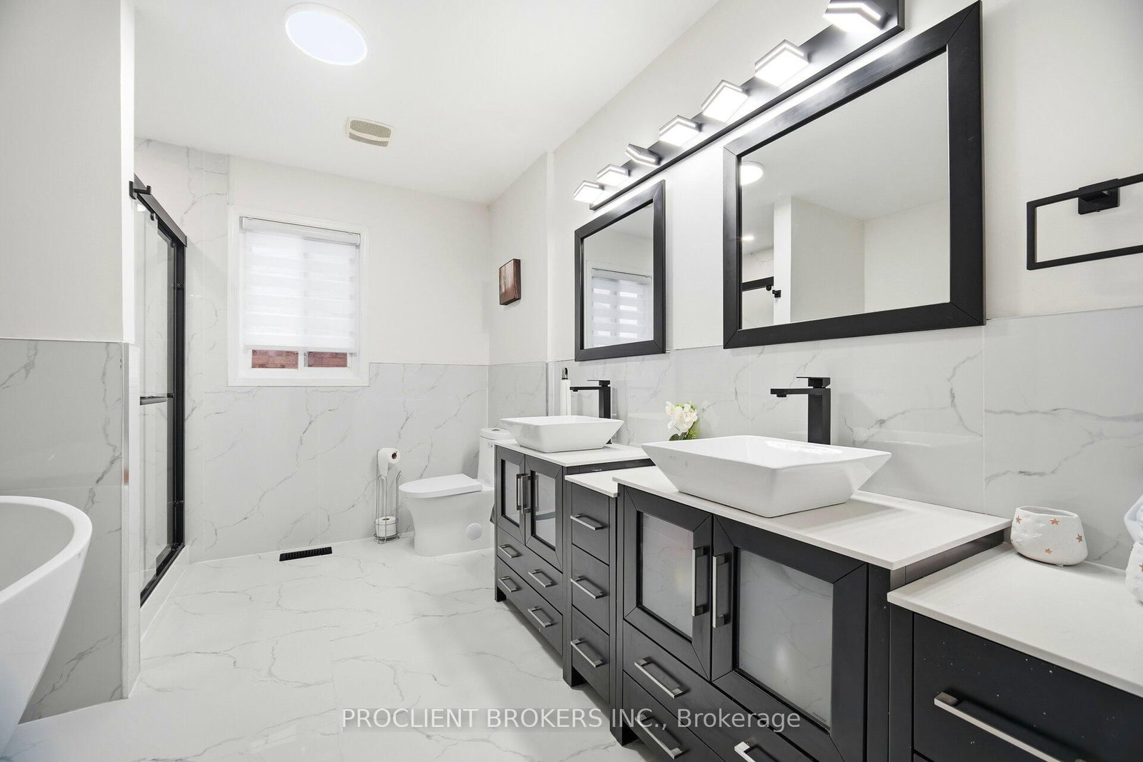 Detached House for sale at 459 Pettit Trail, Milton, Ontario, L9T 6N9 - Clarke - MLS: W13033642