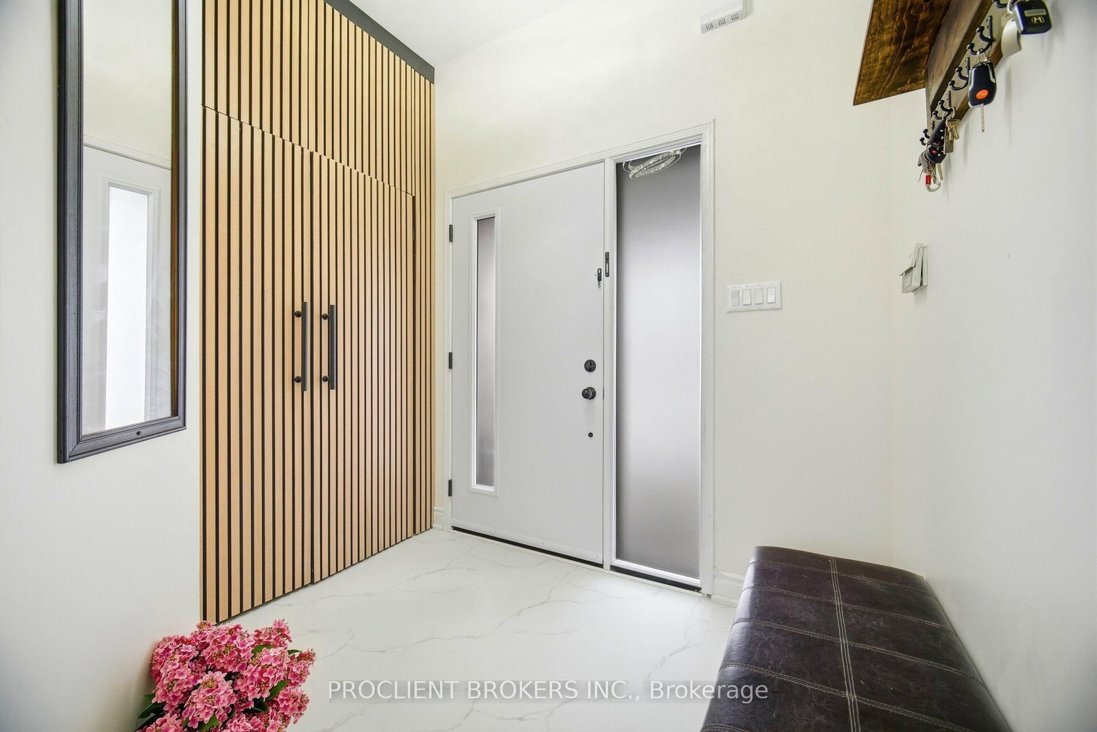 Detached House for sale at 459 Pettit Trail, Milton, Ontario, L9T 6N9 - Clarke - MLS: W13033642