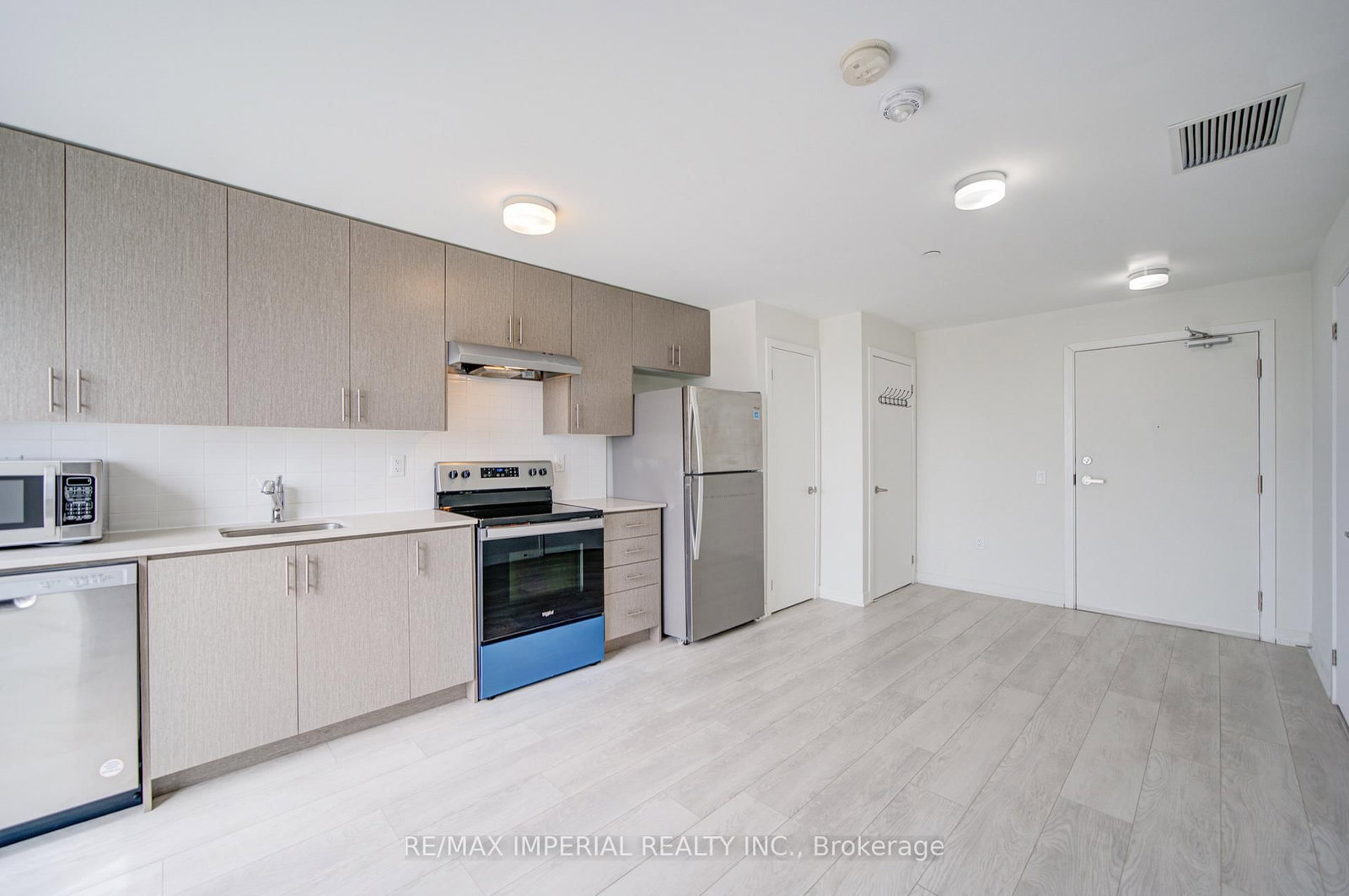 3401 Ridgeway Drive, Unit 420 - Photo 8