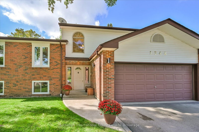 1248 Landfair Cres, Oakville, L6H 2N3 | Image 2