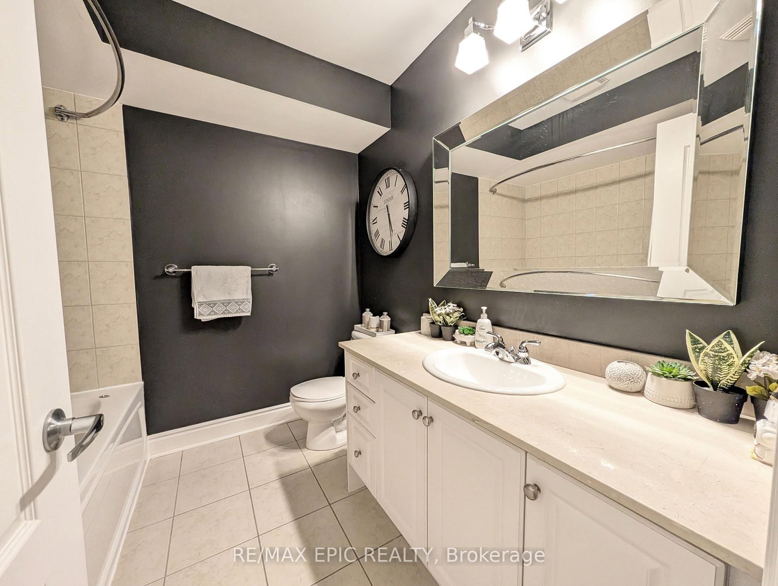 235 VAN DUSEN Boulevard, Unit 3 - Photo 12