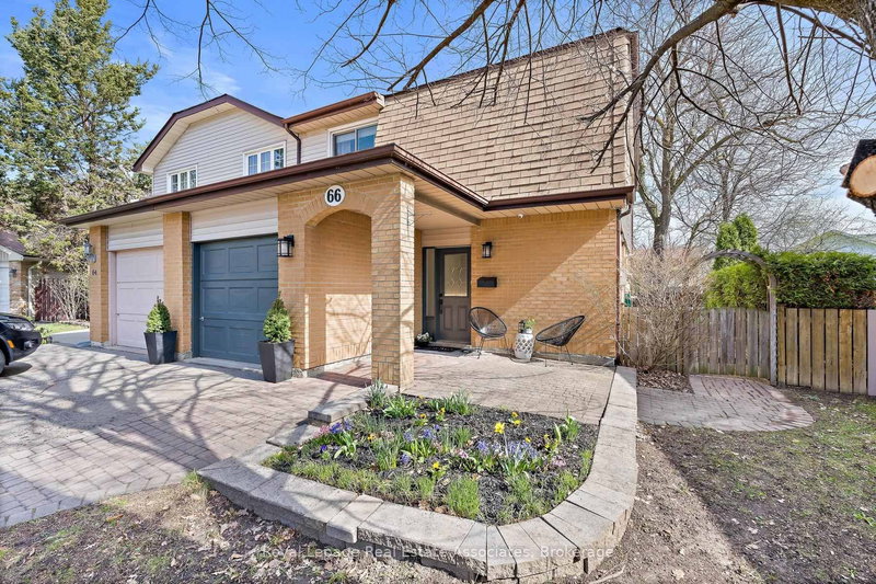 66 Lawndale Cres, Brampton, L6S 3L4 | Image 3