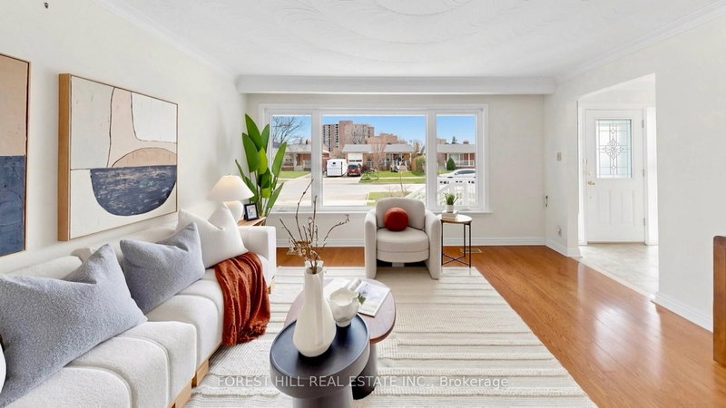 8 Summerfield Cres, Toronto, M9C 3X3 | Image 2