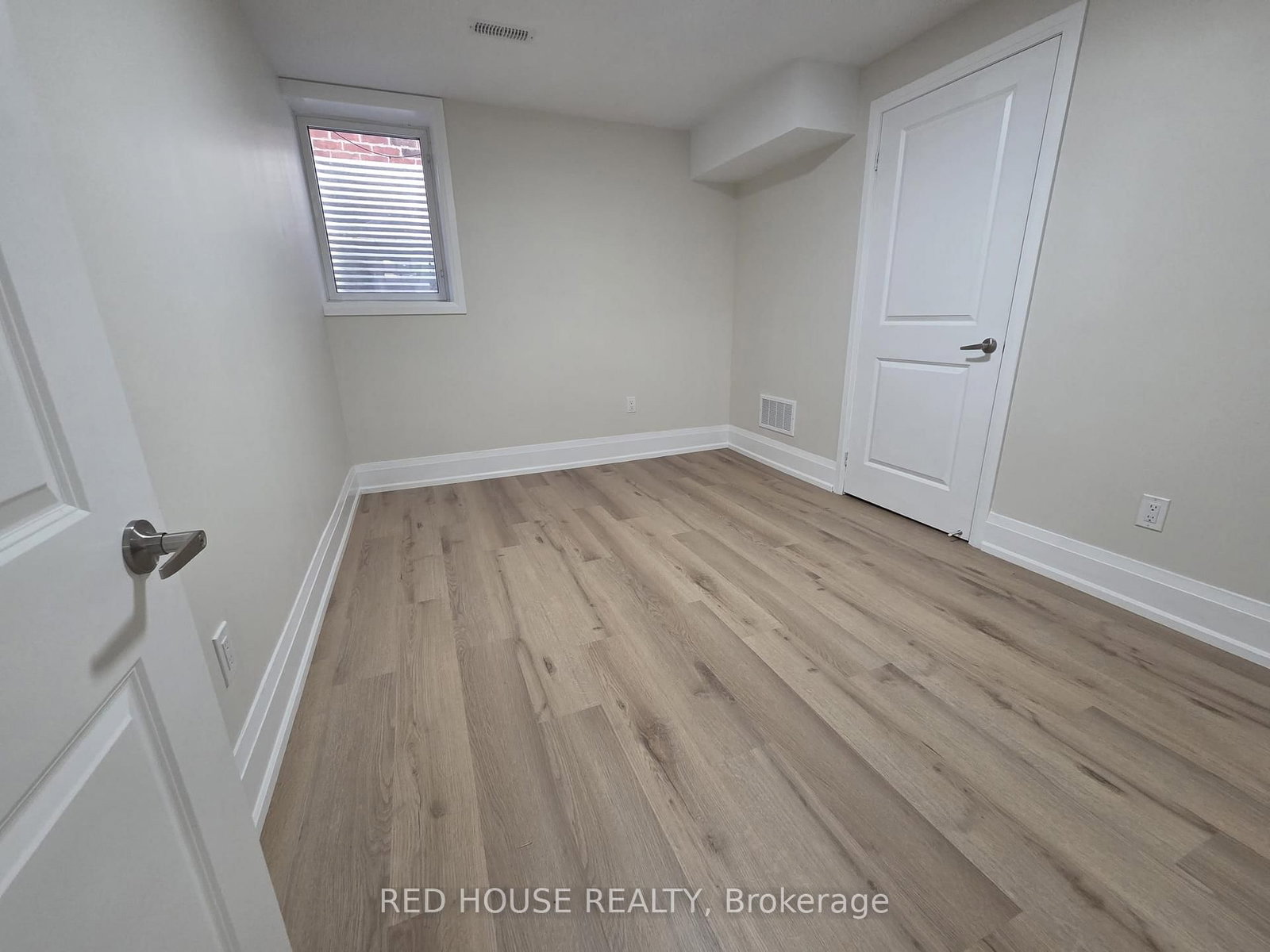 1414 Wellwood Terrace, Unit Basement - Photo 24